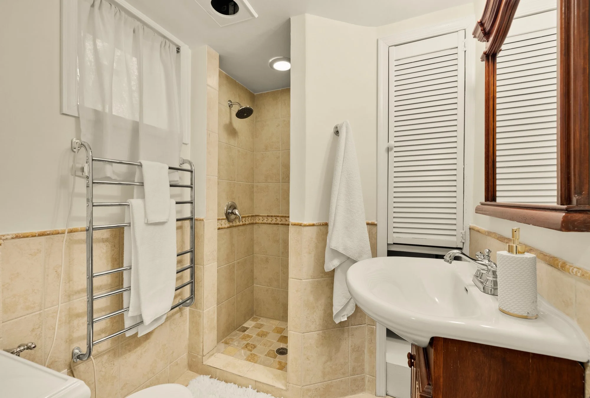 9409 Woodland Dr-0039.jpg