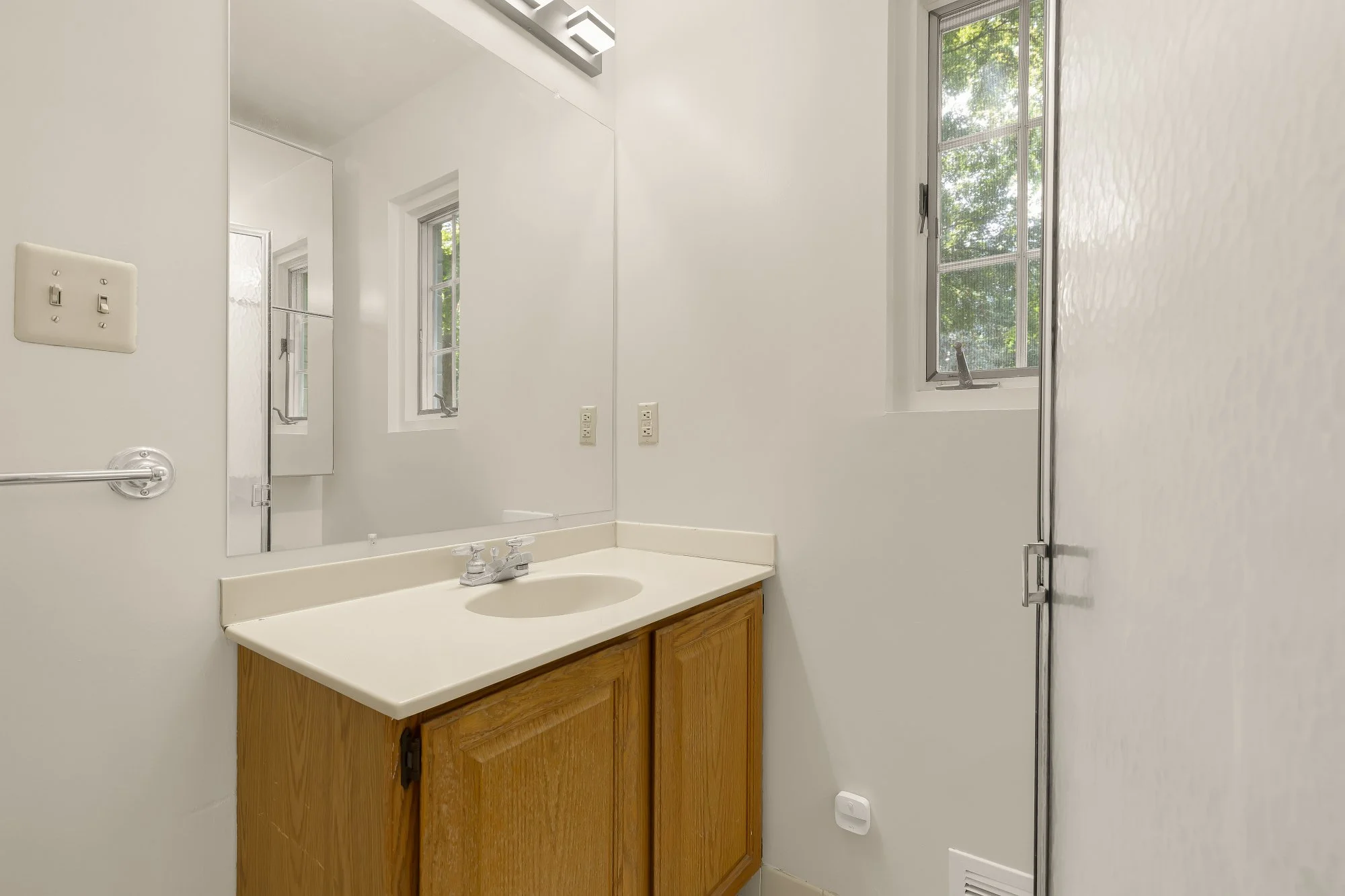 5806 Wilson Ln-0020.jpg