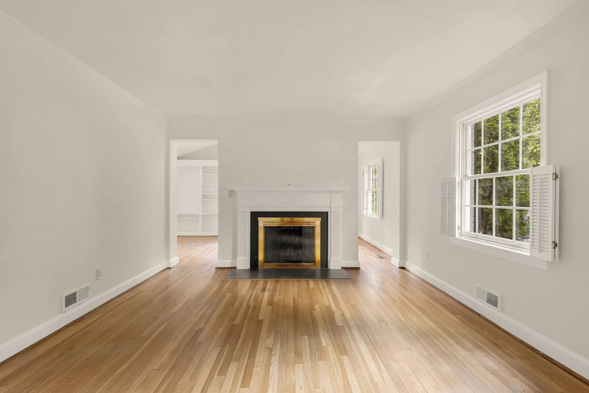 5806 Wilson Ln-0006.jpg