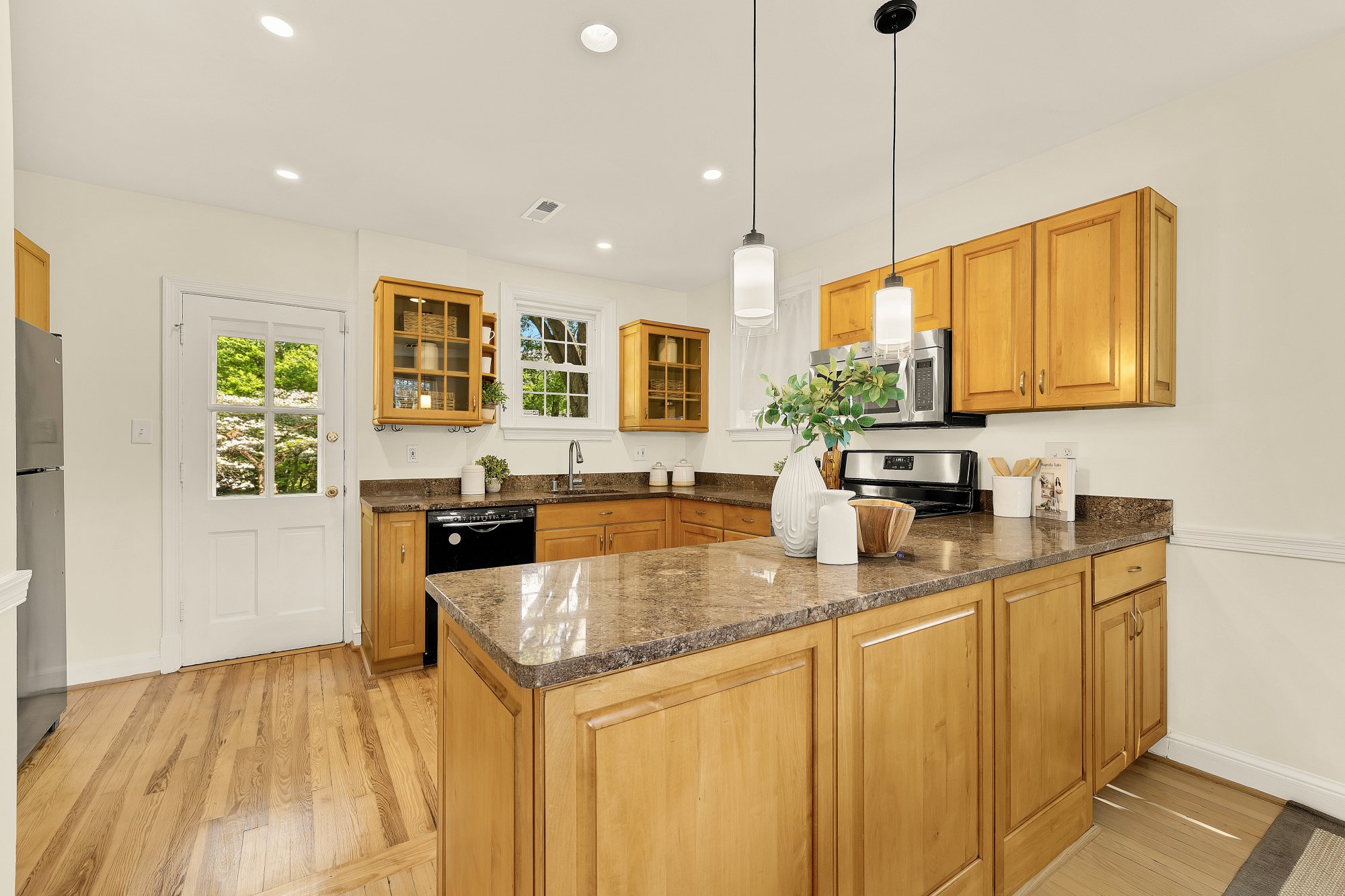 9409 Woodland Dr-0014.jpg