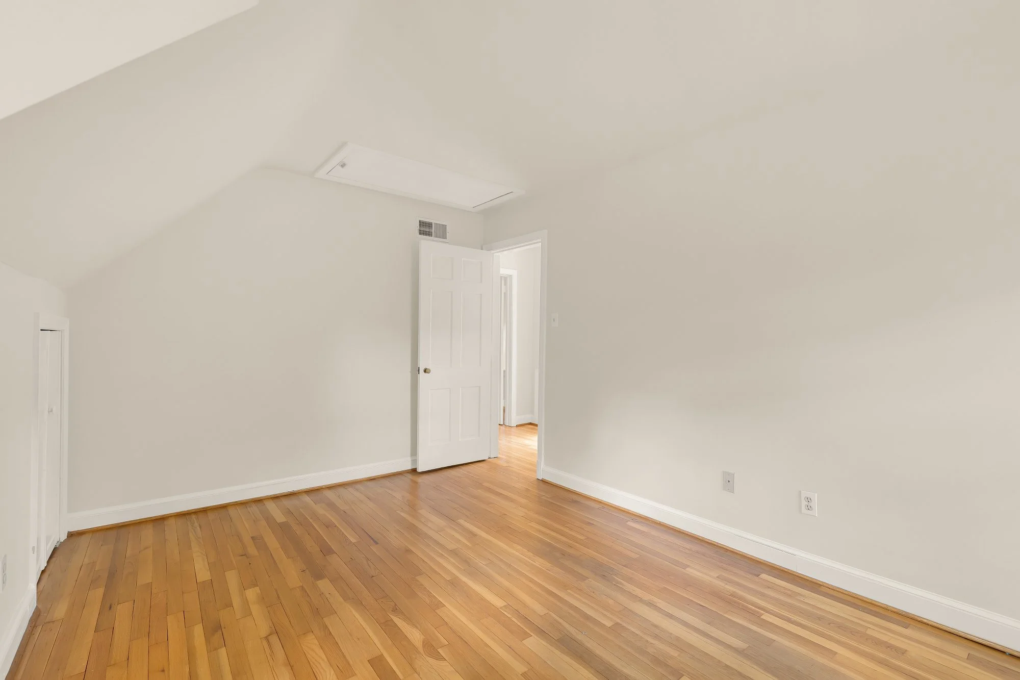 5806 Wilson Ln-0025.jpg