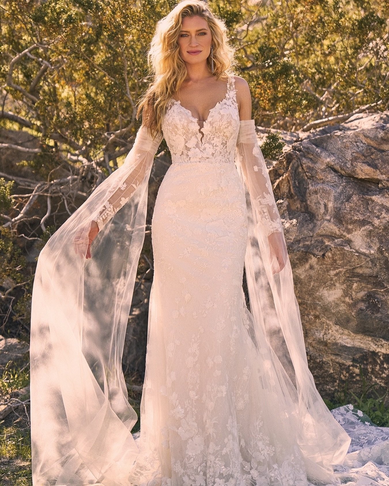 🌸✨ Dreaming of the perfect wedding dress? Let&rsquo;s make it even more magical with custom sleeves! 👗✨ Whether you envision delicate lace, romantic chiffon, or intricate beading, we&rsquo;ll create sleeves that perfectly complement your style and 