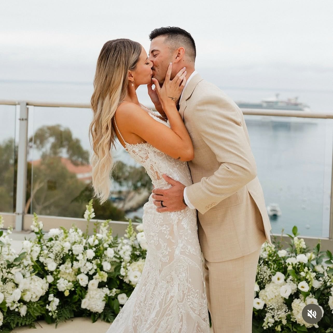 Congratulations to the Souzas! 🥂

Taking your dream dress to your destination wedding? Here are a few tips to ensure it arrives as flawlessly as you do:

✨ Always bring your dress as a carry-on. Many airlines will accommodate hanging it in a closet 