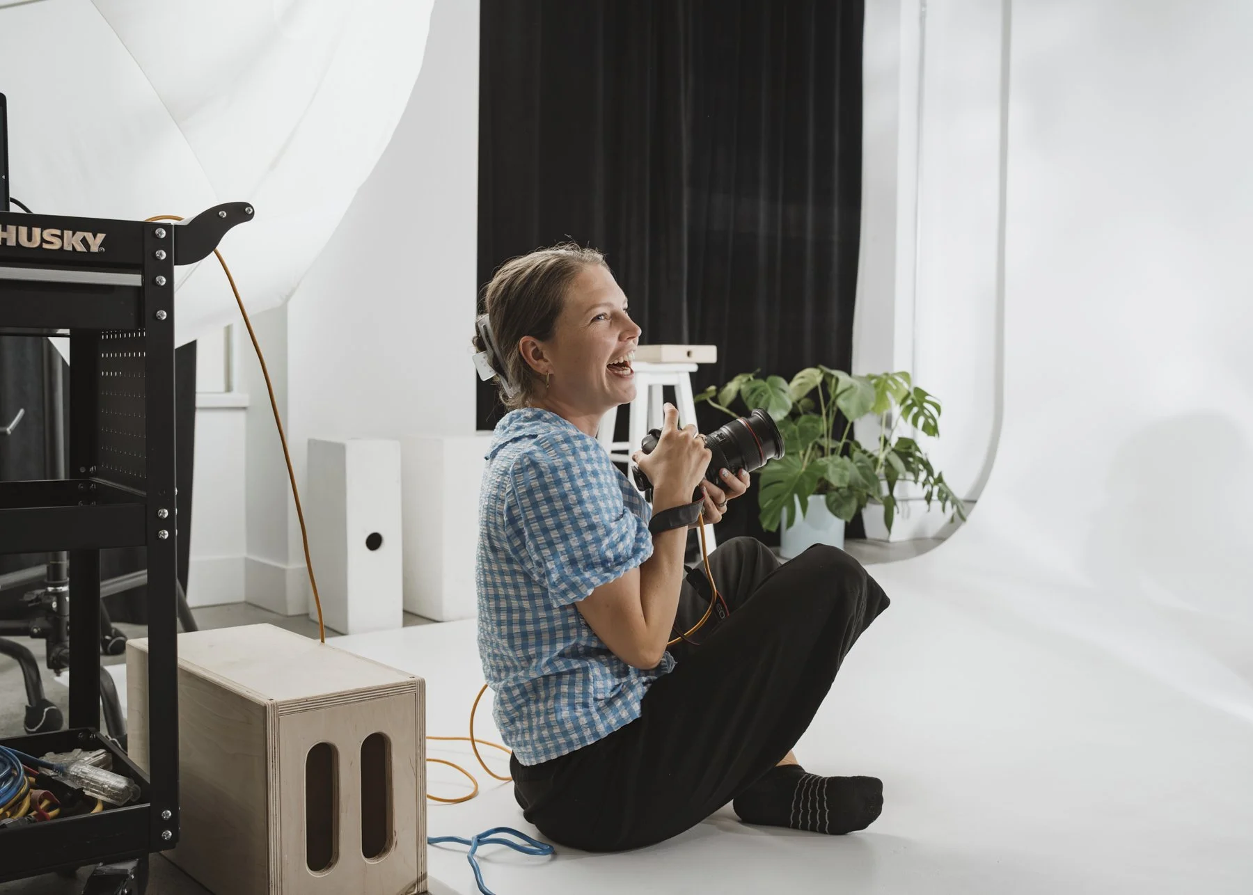 BehindTheScenes_TillyNelsonPhotographer_OnSet911.jpg
