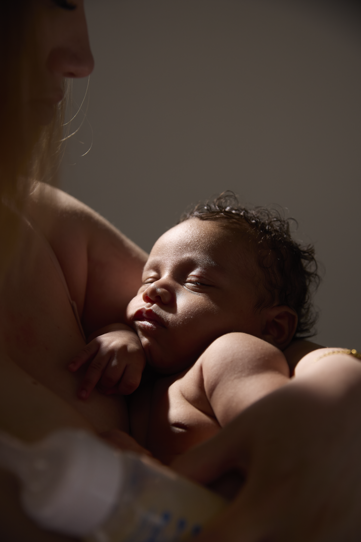 Babies_Mothers_Photographer_TillyNelson_Breastfeeding_1162_391.png