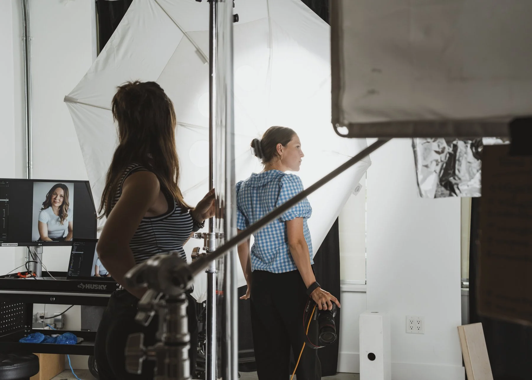 BehindTheScenes_TillyNelsonPhotographer_OnSet945.jpg
