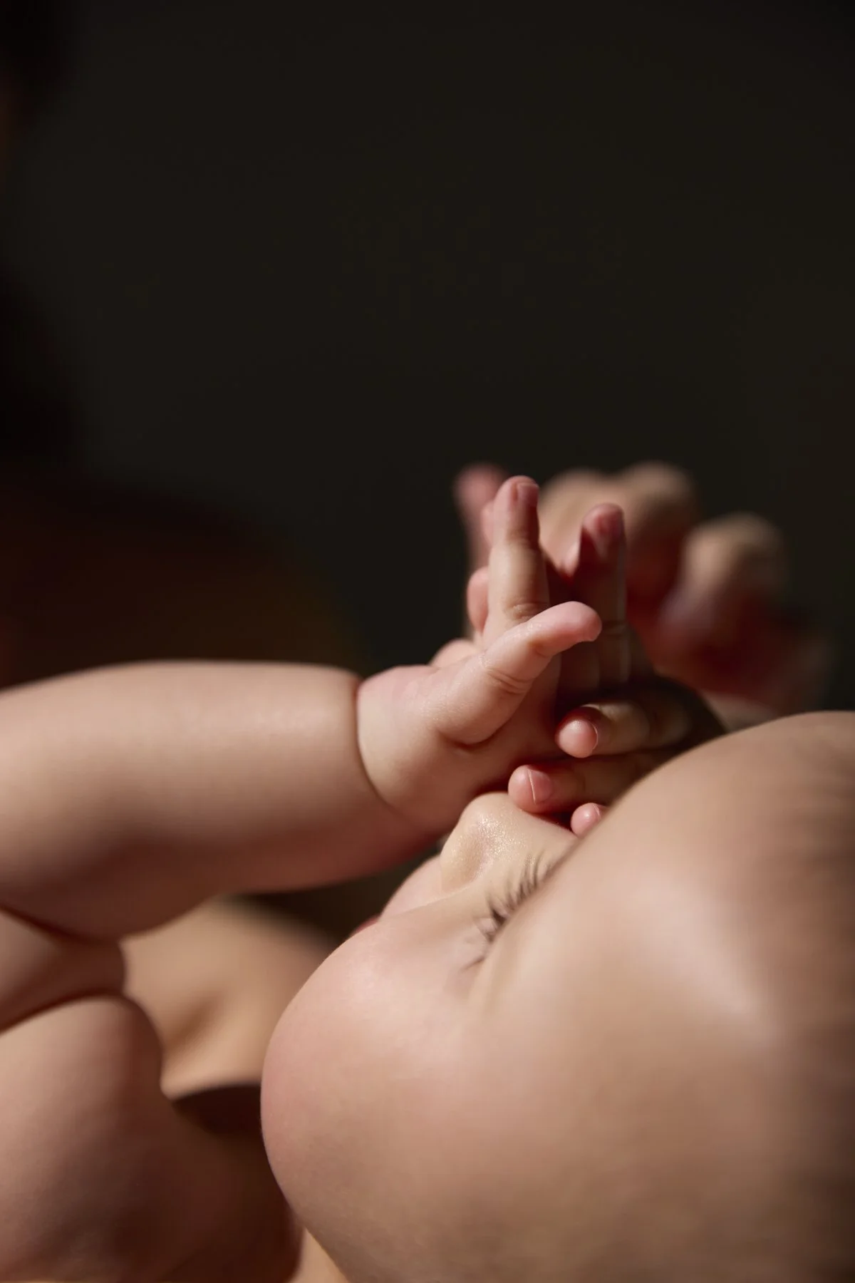 Babies_Mothers_Photographer_TillyNelson_Breastfeeding_520.jpg