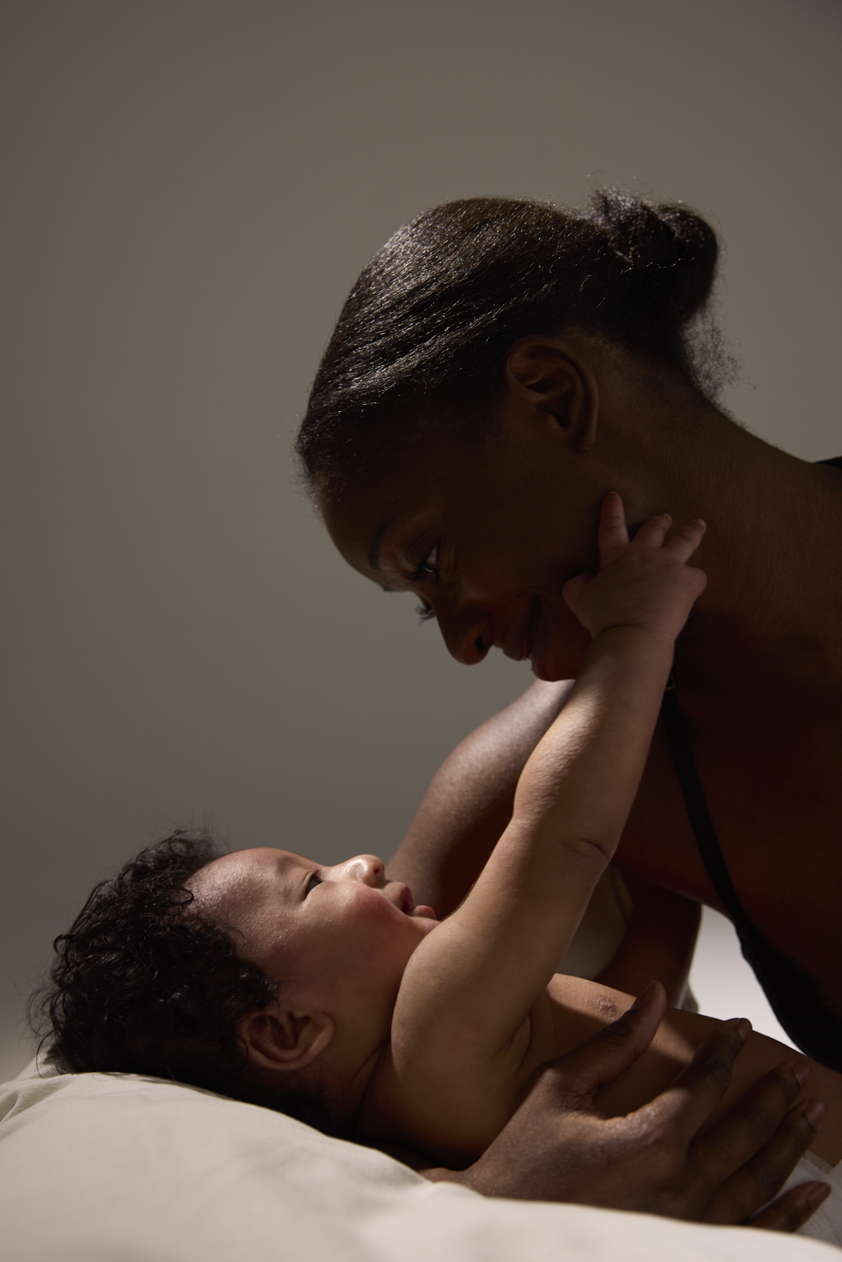 Babies_Mothers_Photographer_TillyNelson_Breastfeeding_1162_966.png
