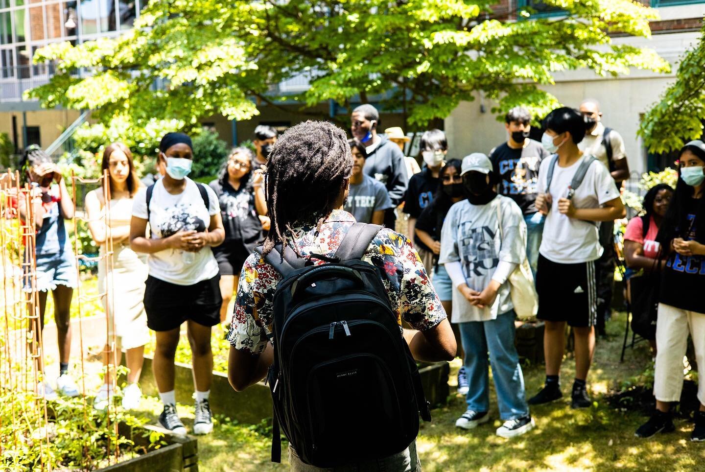 Yesterday the @cncitytech class spent the day at Concourse House in the Bronx participating in a series of art workshops including an upcoming #dacollab of pavilions in the outdoor garden. The students engaged in painting, resin casting, and knitting