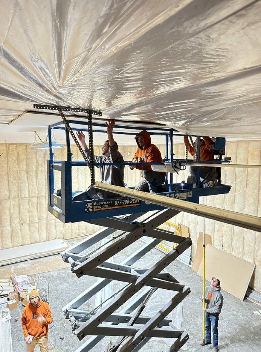 Teamwork in shop.png