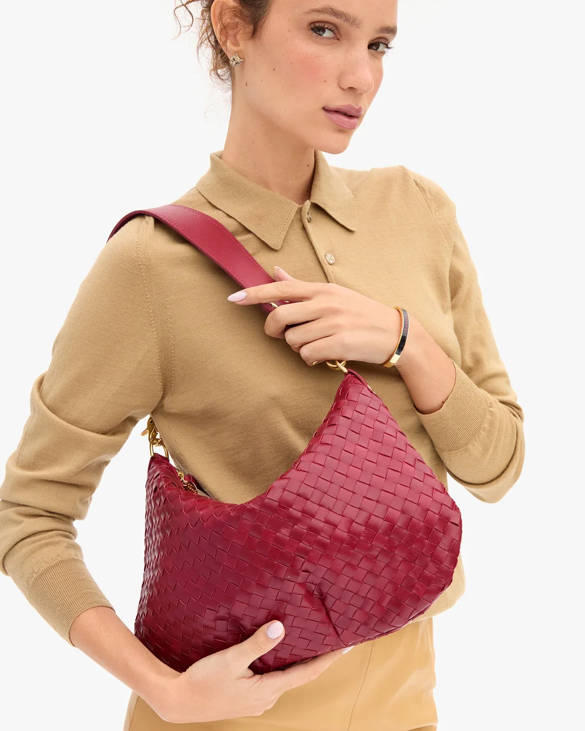 Moyen-Messenger-Medium-Woven-Diagonal---CVH1000945-GARNT---Laura_1.webp
