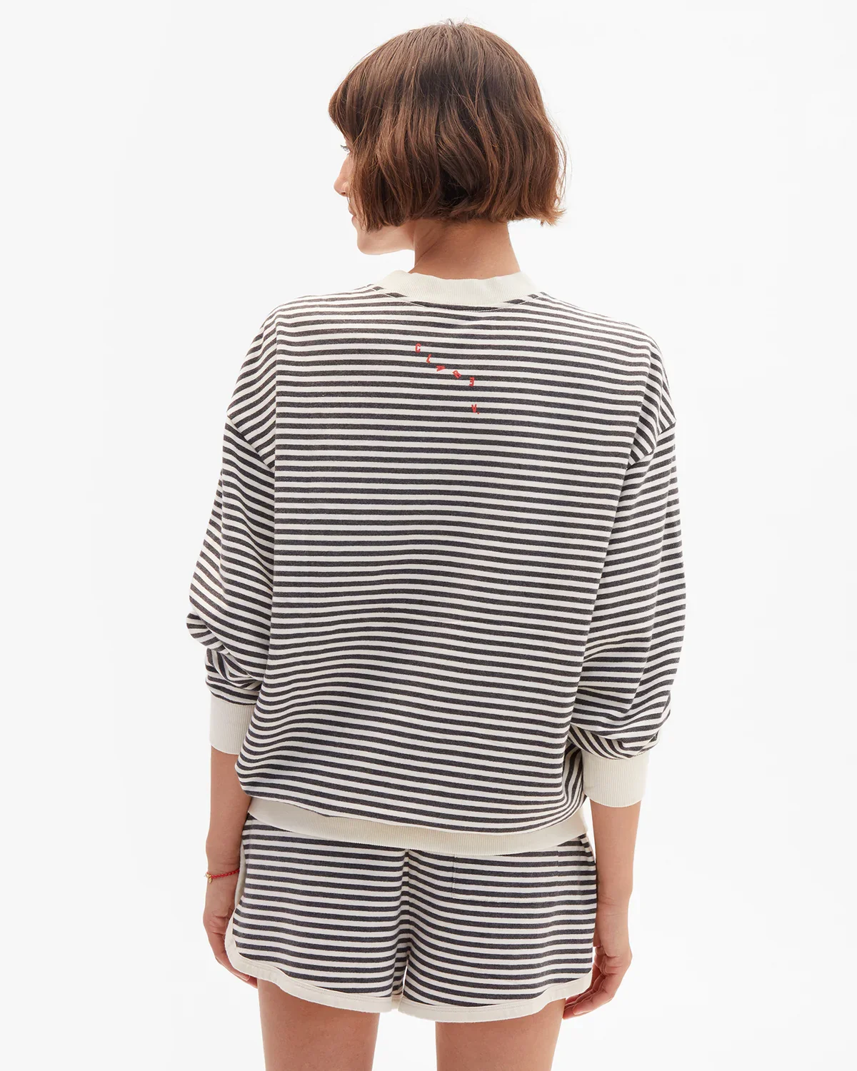 Oversized-Sweatshirt-Stripes---CVA1000390-BlkCr---Kathie_3_df388931-9a20-4a2e-98f4-2cdee086819b.webp