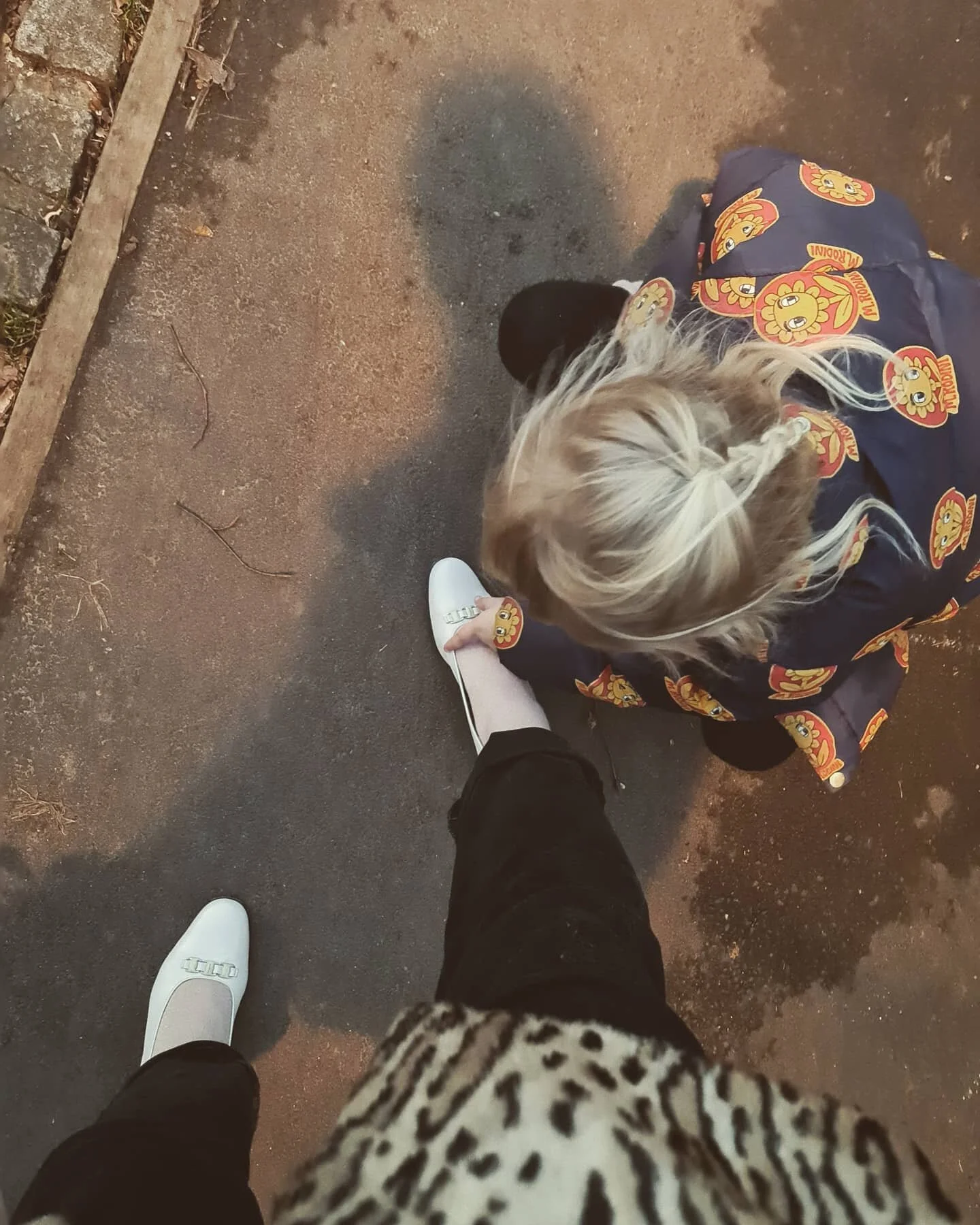 I wore heels today. Can't remember the last time this happened 🤷🏼&zwj;♀️. I love a heel, high or low, I love its oomph and chicness. 
..
..

The Kid was so baffled by this shift away from worn-out trainers that she had to touch them to really belie