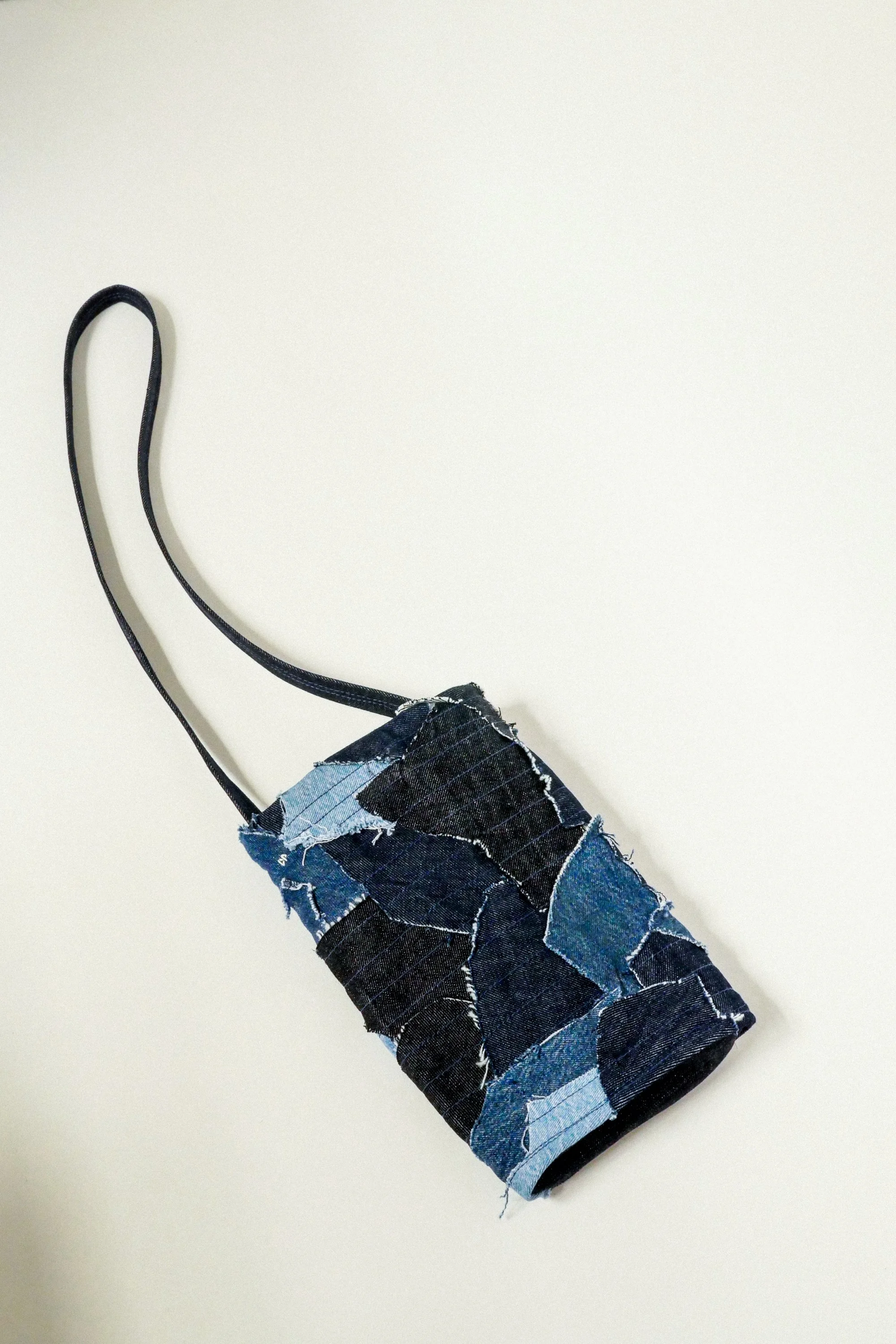 Sac seau denim bleus.