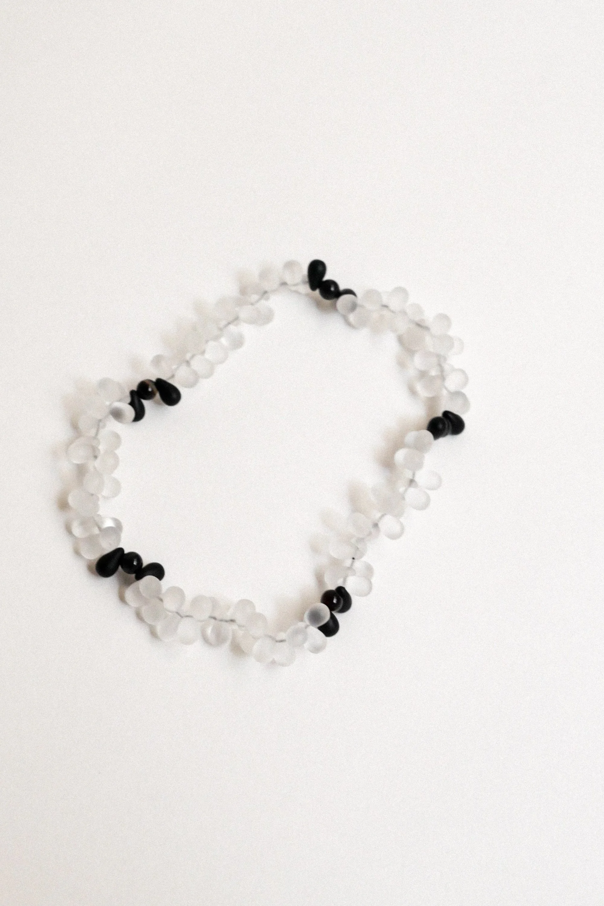 collier Pistil transparent/noir.