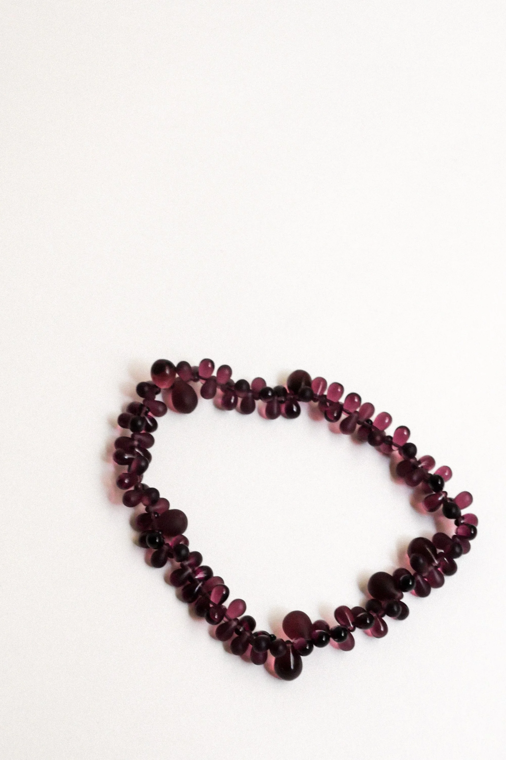 collier Pistil aubergine.