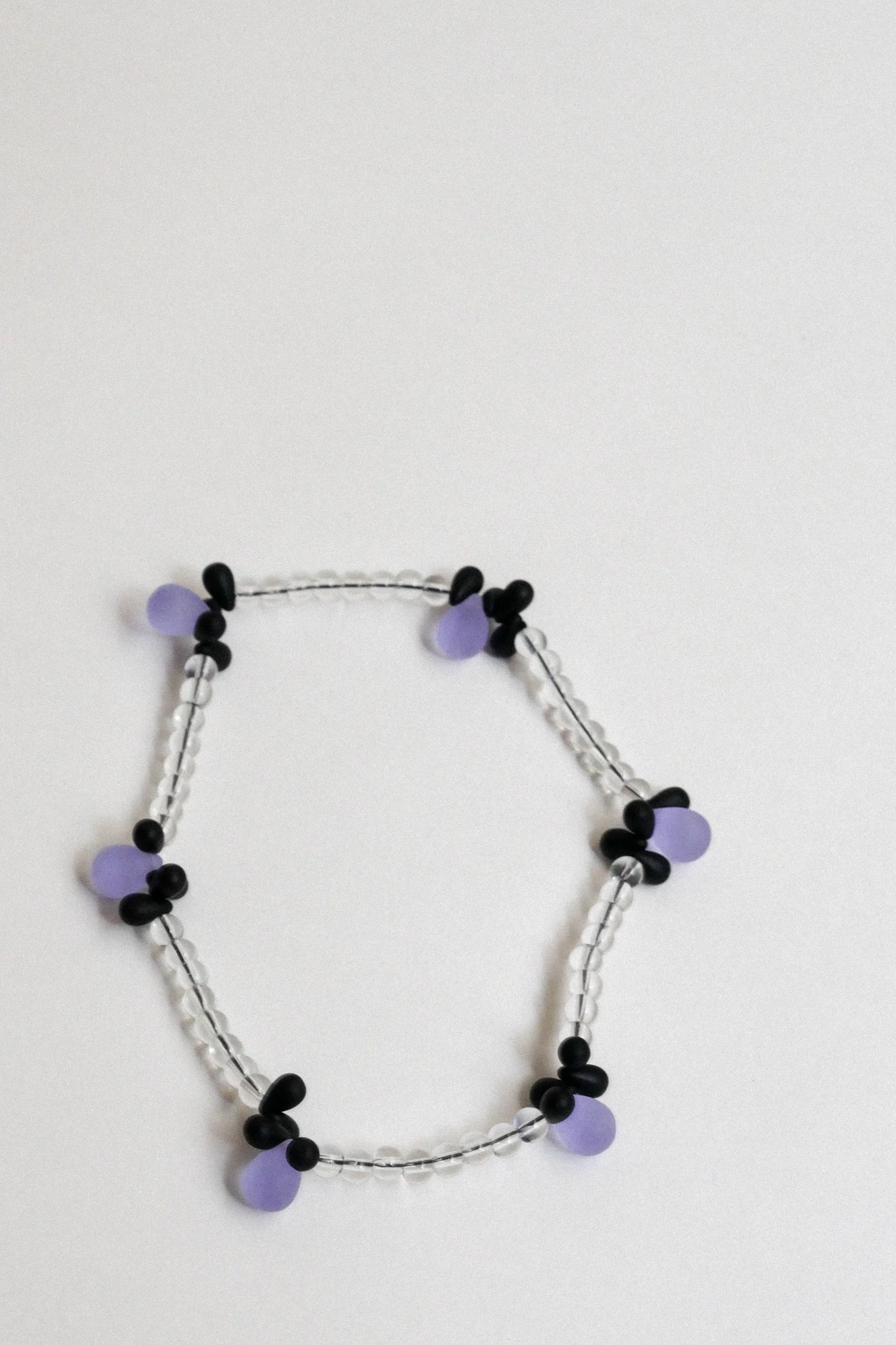 collier Bouquet lilas/noir.
