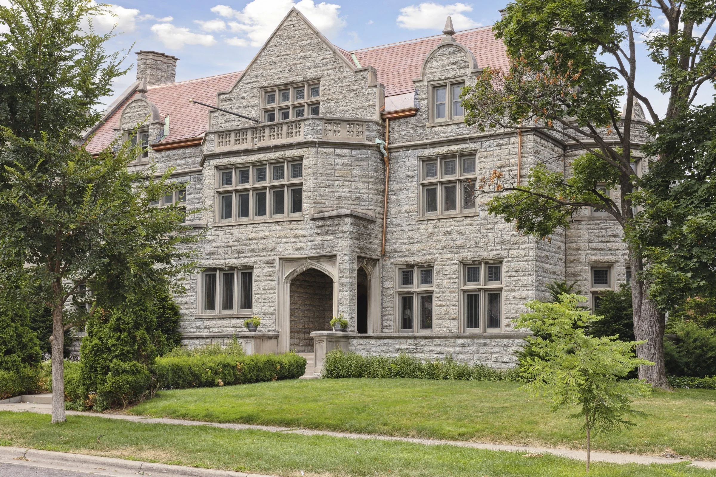 Minneapolis Vintage Market at Pillsbury Castle Home Design Tour