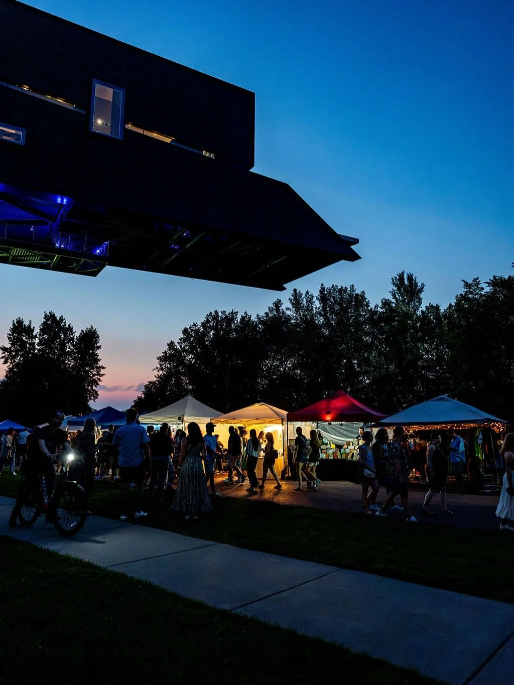 Clear your Saturday night plans 🌙 find us 
at the Warehouse Block Party @mplsdowntown 

📍 N 1st Ave (3rd&ndash;5th St)
🛍️ Minneapolis Vintage Market pop-up
🎶 @danceagenda on the decks
🍔 Food trucks + 🍹drinks from @finelinempls 
🎨 Art, energy +