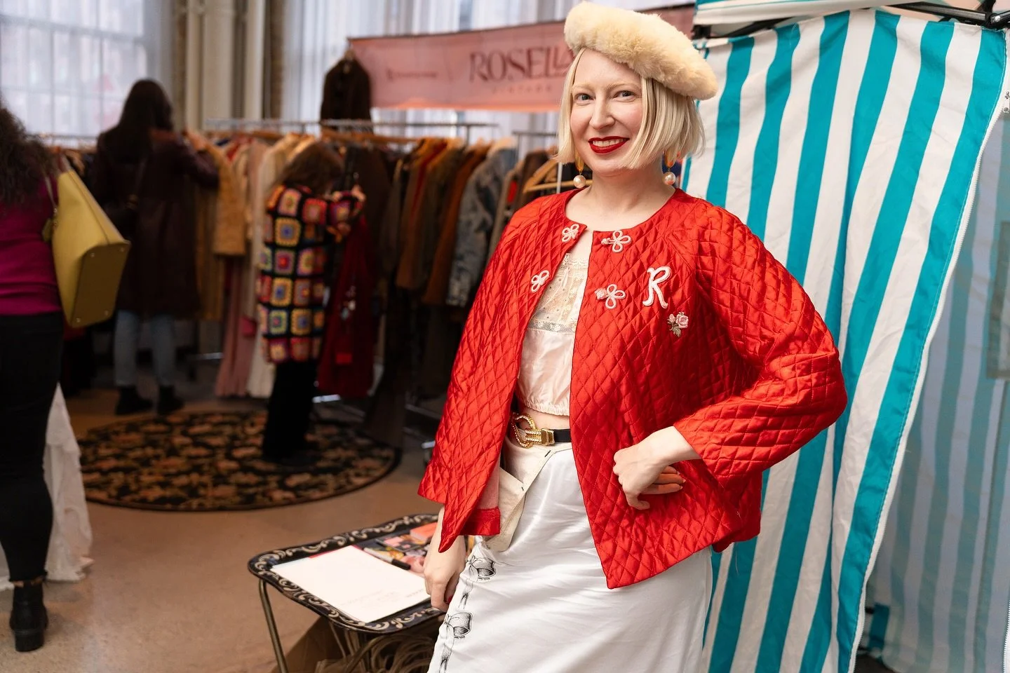 🎄Traders have you registered for our December 21st market @machineshopmpls? 

Just in time for 👗holiday parties and 🎁gift giving. Make someone&rsquo;s holiday merry and bright with your vintage treasures. ✨Register now. Link in bio.

#holidaymarke