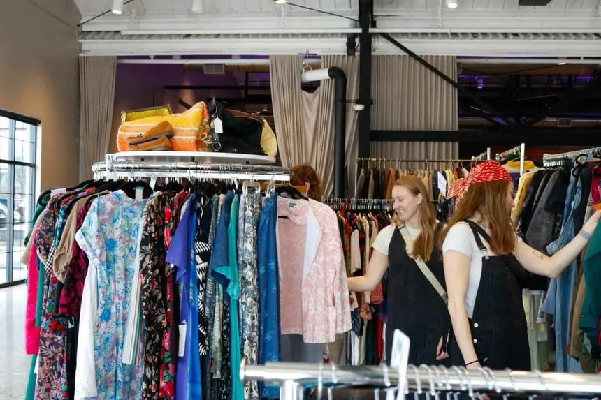 Are you ready to discover vintage treasures this SUNDAY @quincyhallmpls?! 

🎟️ Free general admission 12&ndash;4 PM. Early Bird tickets $10 for 11 AM access + free @misfitcoffee ☕️ 

📢Traders we&rsquo;ve got a few spots left, apply before Friday! ?