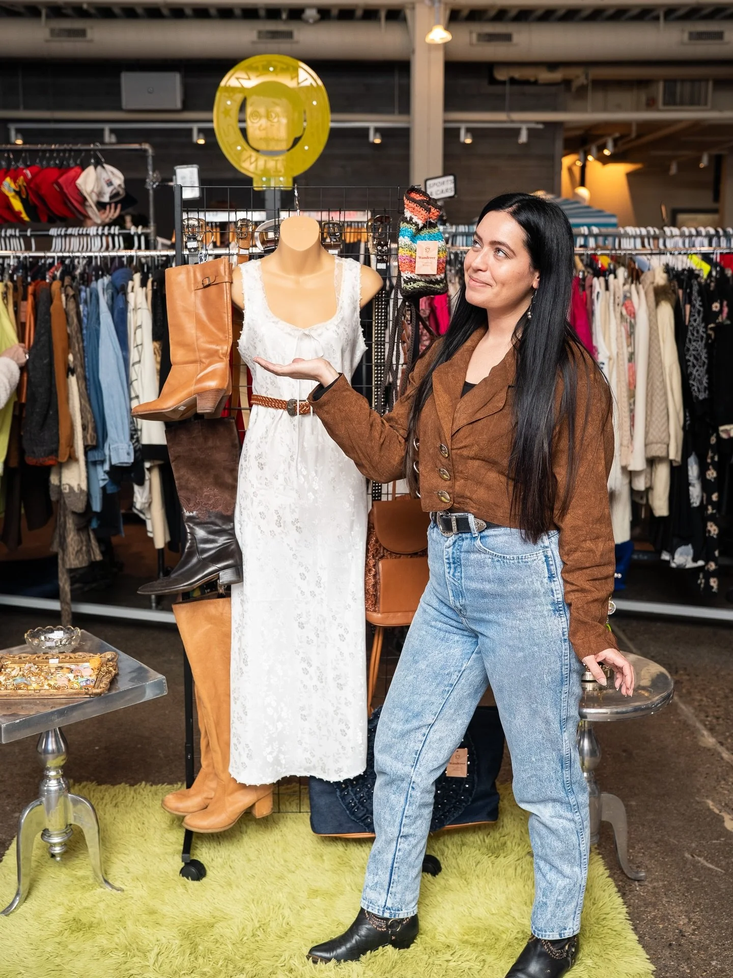 Your Sunday plans just got better. 🛍️ Minneapolis Vintage Market is coming to @machineshopmpls this Sunday 📅 April 26 11 AM &ndash; 4 PM. 

Want first dibs? Get there early. ☕Early Bird ticket holders get in at 11 AM a full hour before GA plus comp