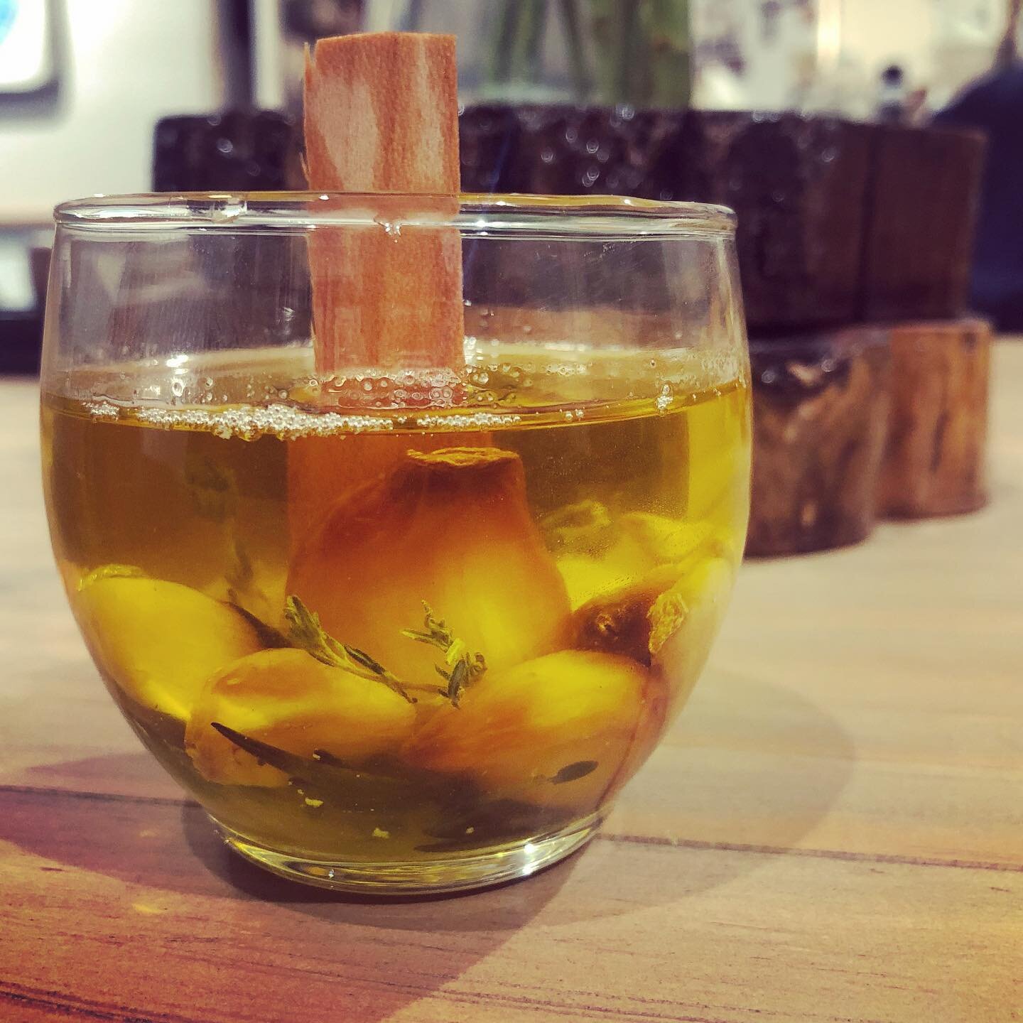 Original Concept Candle: Garlic Confit with Fresh Rosemary

#butter #candles #edible #garlic #herbs #bourbon #dinner #custom #TheEdibleCandle #bread #toast #friends #family #farmtotable #patentpending #2020 #entrepreneur #candlemaking