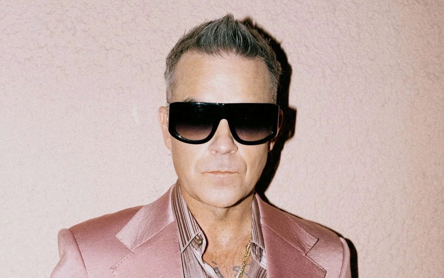  Robbie Williams  attending the Golden Globes