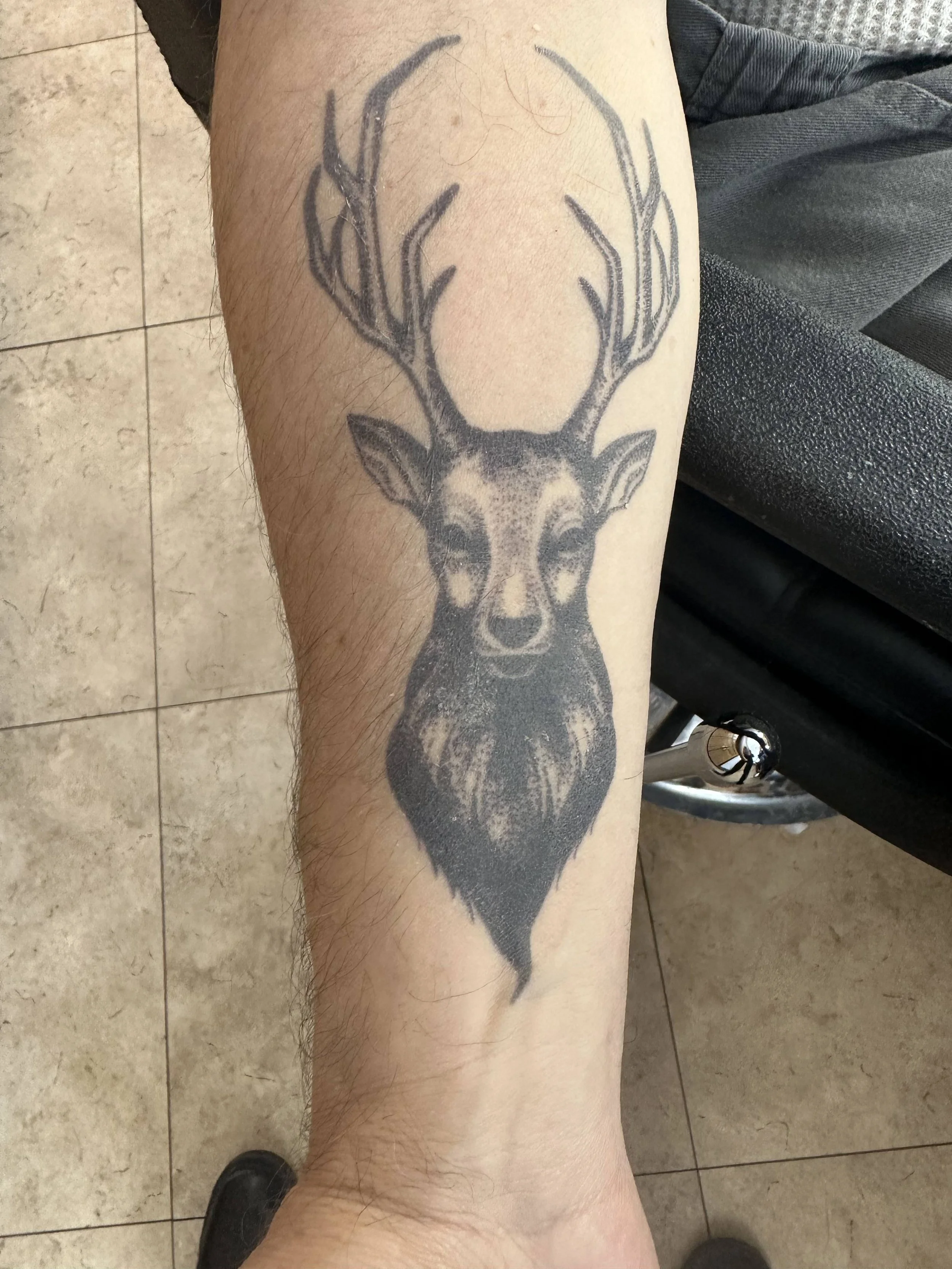 Tattoo on  Kevin Pollak in Couples Weekend