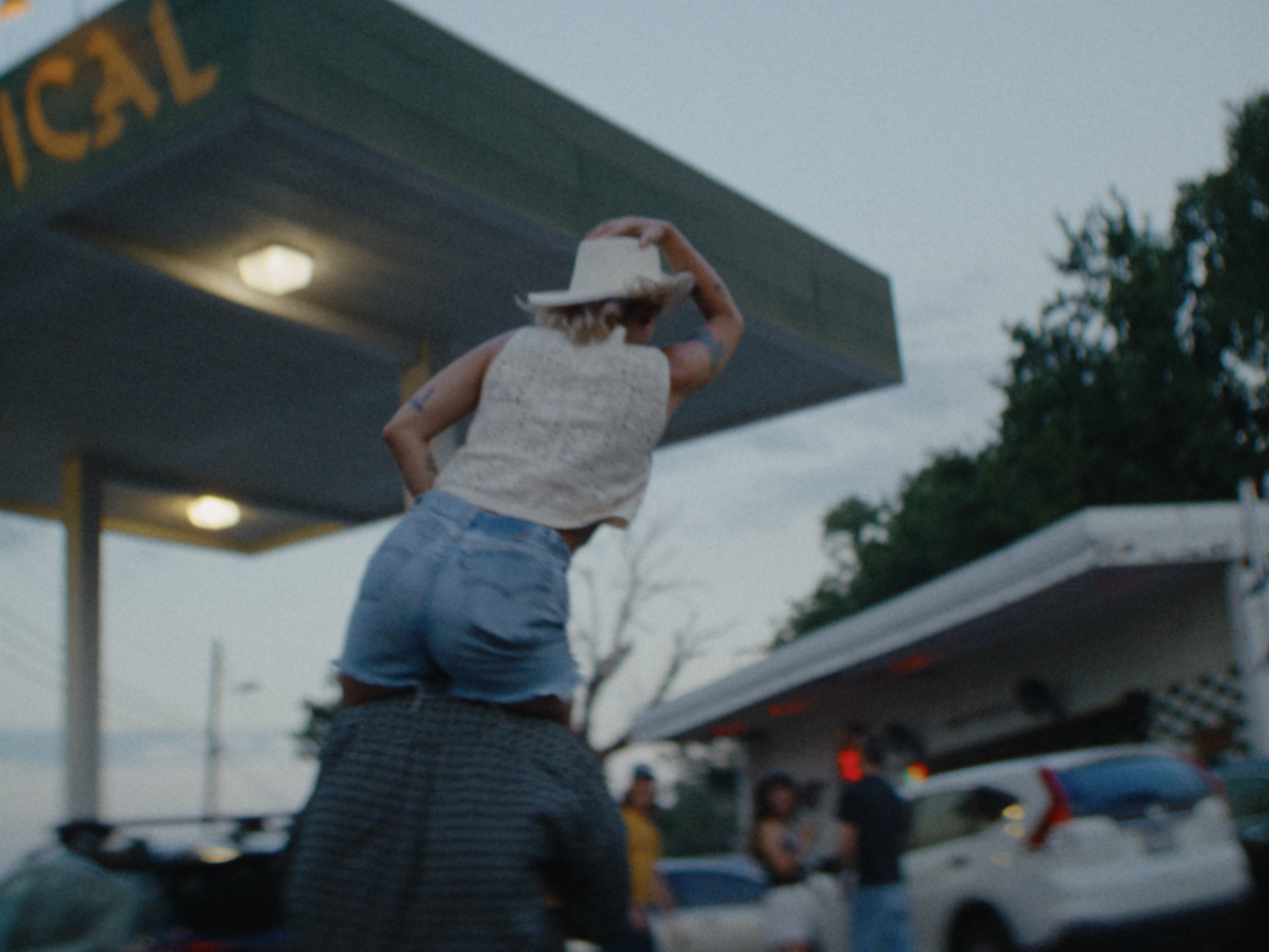 60 DIR CUT - ONLINE 4x3 for stills-00-00-50-384.jpeg