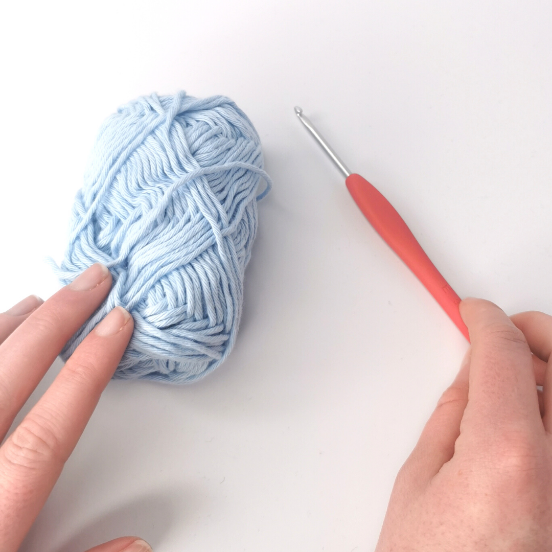 Learning Crochet How to hold your crochet hook and yarn — Cilla Crochets