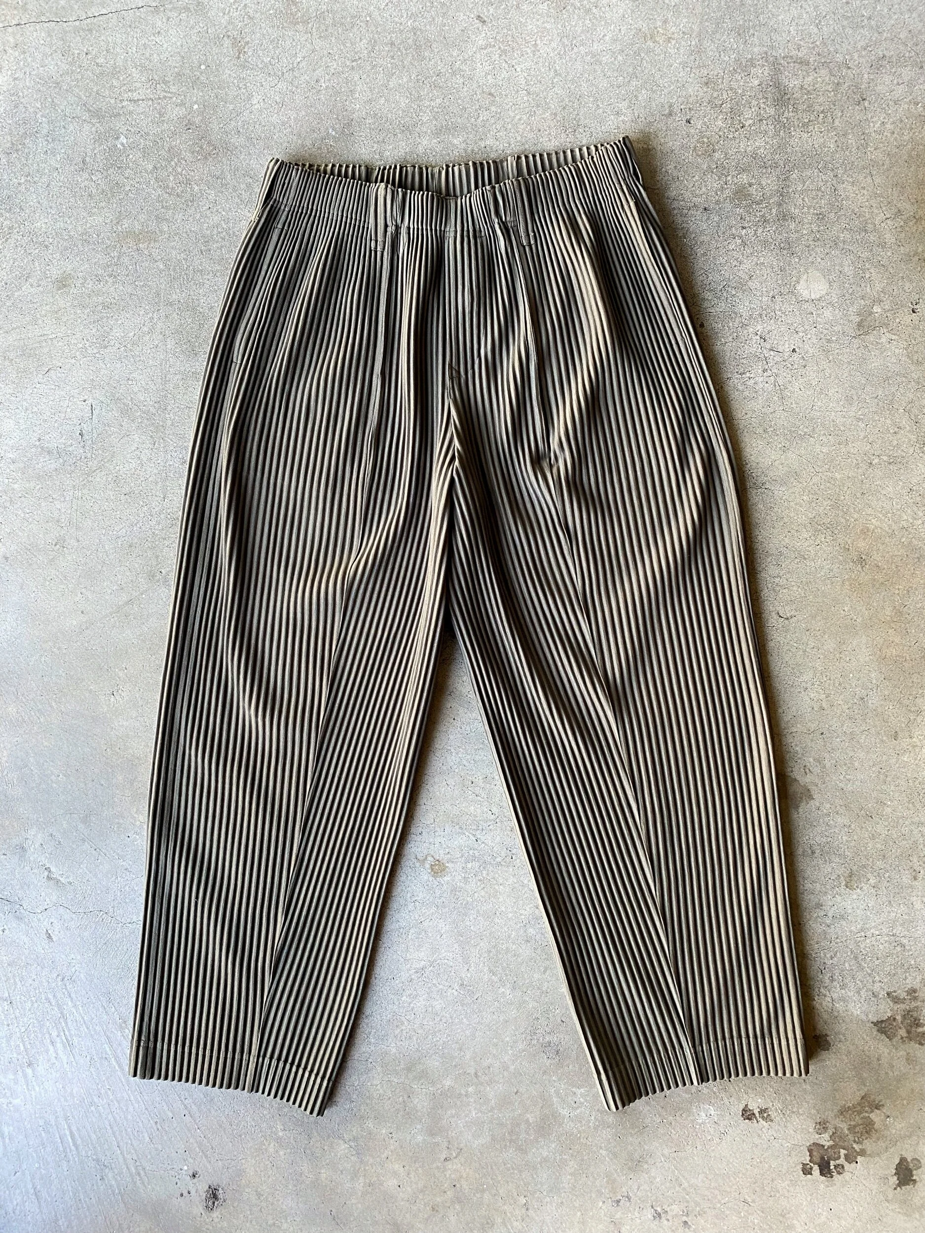 52EBAD5B-43F6-49C7-9526-AA1760D84FEF