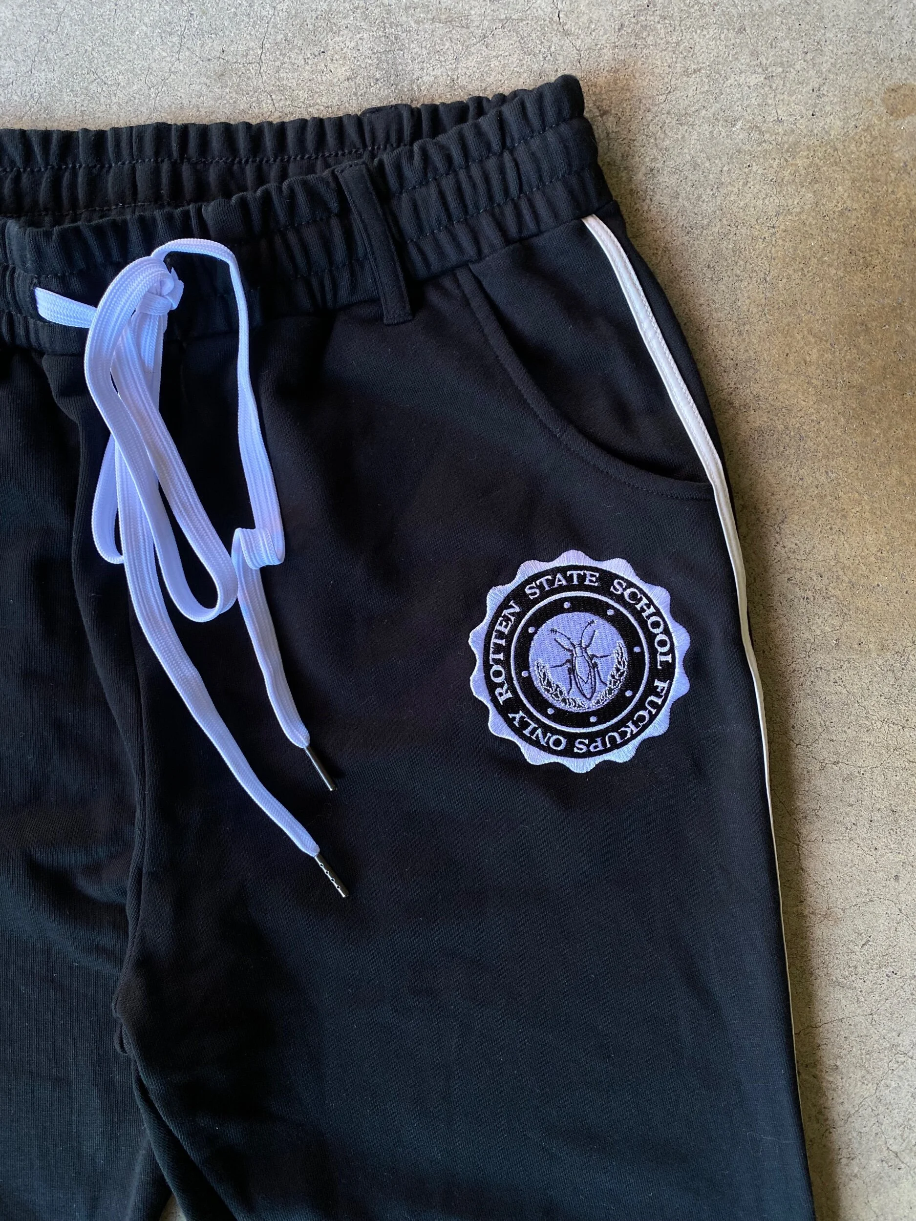 5C93862E-D9E4-404C-99F8-EA1A4C9C28BC