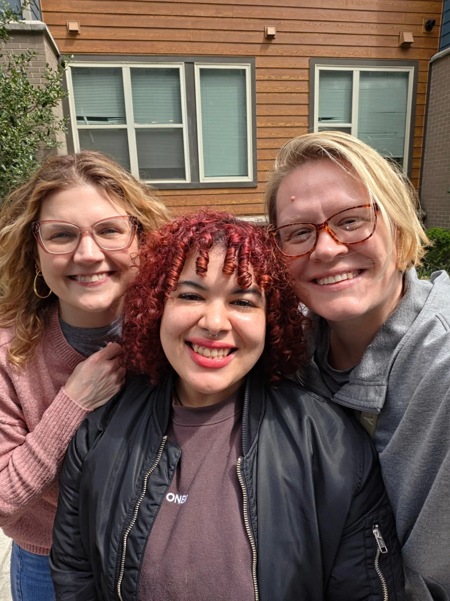 What a birth day. 🤍 Yesterday we got to witness some serious business-hours homebirth  magic &mdash; and then we celebrated outside like the proud birth nerds we are. The tree of life print? That&rsquo;s Sarah&rsquo;s arts &amp; crafts. Birth is art