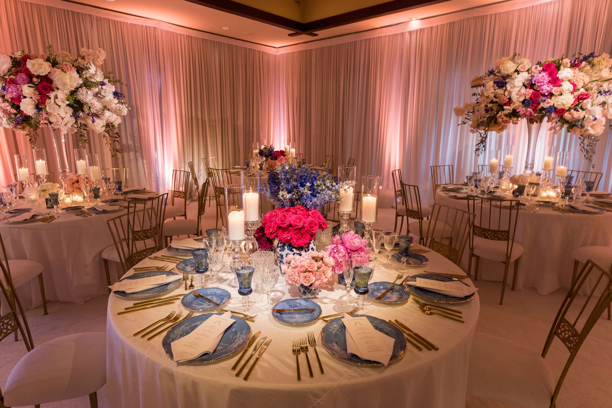 lodge-torrey-pines-wedding-pink-blue-floral-tablescape-uplighting.jpg