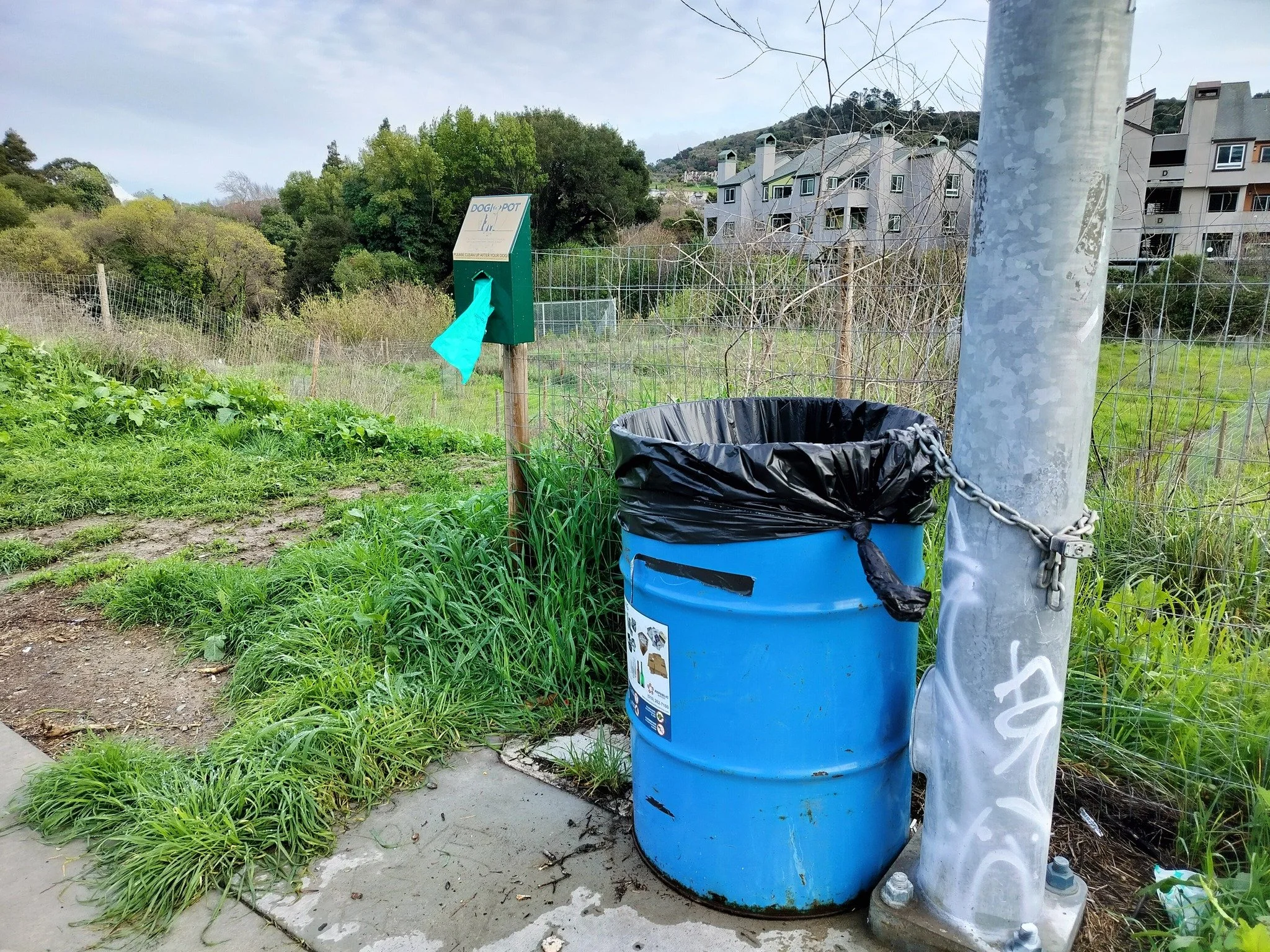 A BIG win for YES&rsquo;s Coastal Conservation Corps (C3) 🏆🥳 After years of youth-led advocacy, San Pablo Creek now has garbage cans and pet waste bags available at the site.

This didn&rsquo;t happen overnight. Multiple C3 cohorts led this long-te