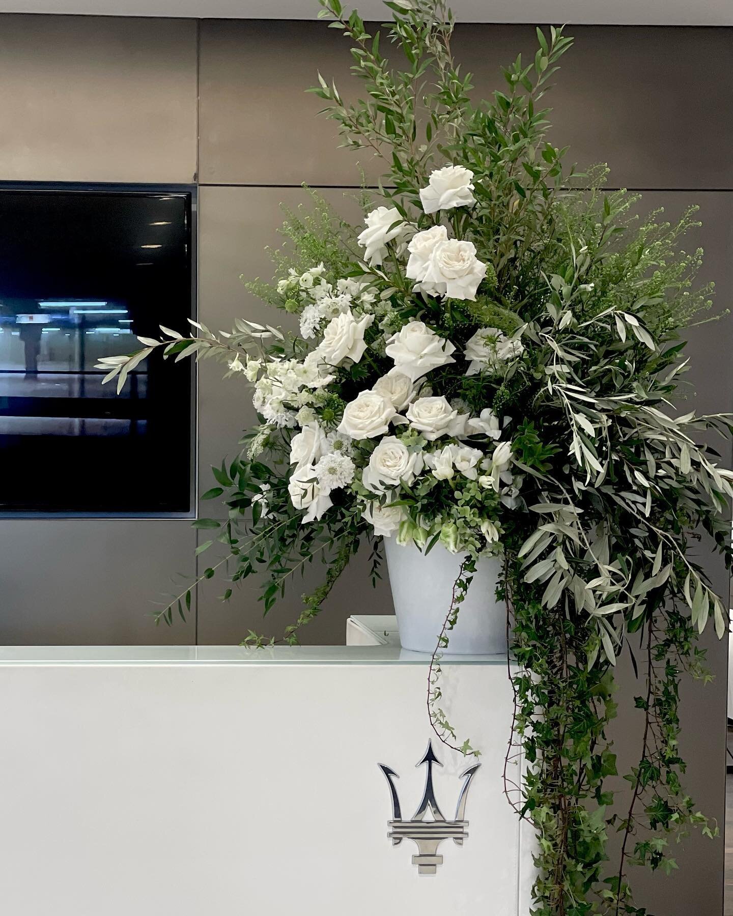 Rustic Italian vibes for &lsquo;A night in Italy&rsquo; event at Maserati last week. 🇮🇹

#rustic #italy #italian #maserati #eventflowers #event #eventflorist #nzevent #libertyeventstyling #so&ntilde;adora #sonadora_nz #white #whiteflorals #eventsty