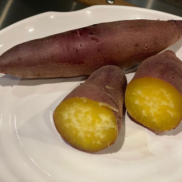 Japan Sweet Potatoes 🍠🍠🍠
Skin peels off easily. Doesn&rsquo;t stick to the flesh like a glue. 
www.fruitsdeliverysg.com
#fruitsdeliverysg #japansweetpotato #notvietnampurplesweetpotato #lowgi #complexcarbs #goodqualitycomplexcarbs