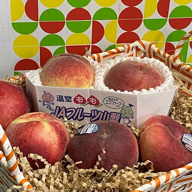 Delicious juicy Japan Yamanashi Peaches still in season. Try it before season&rsquo;s over! 
www.fruitsdeliverysg.com
#fruitsdeliverysg #yamanashipeach