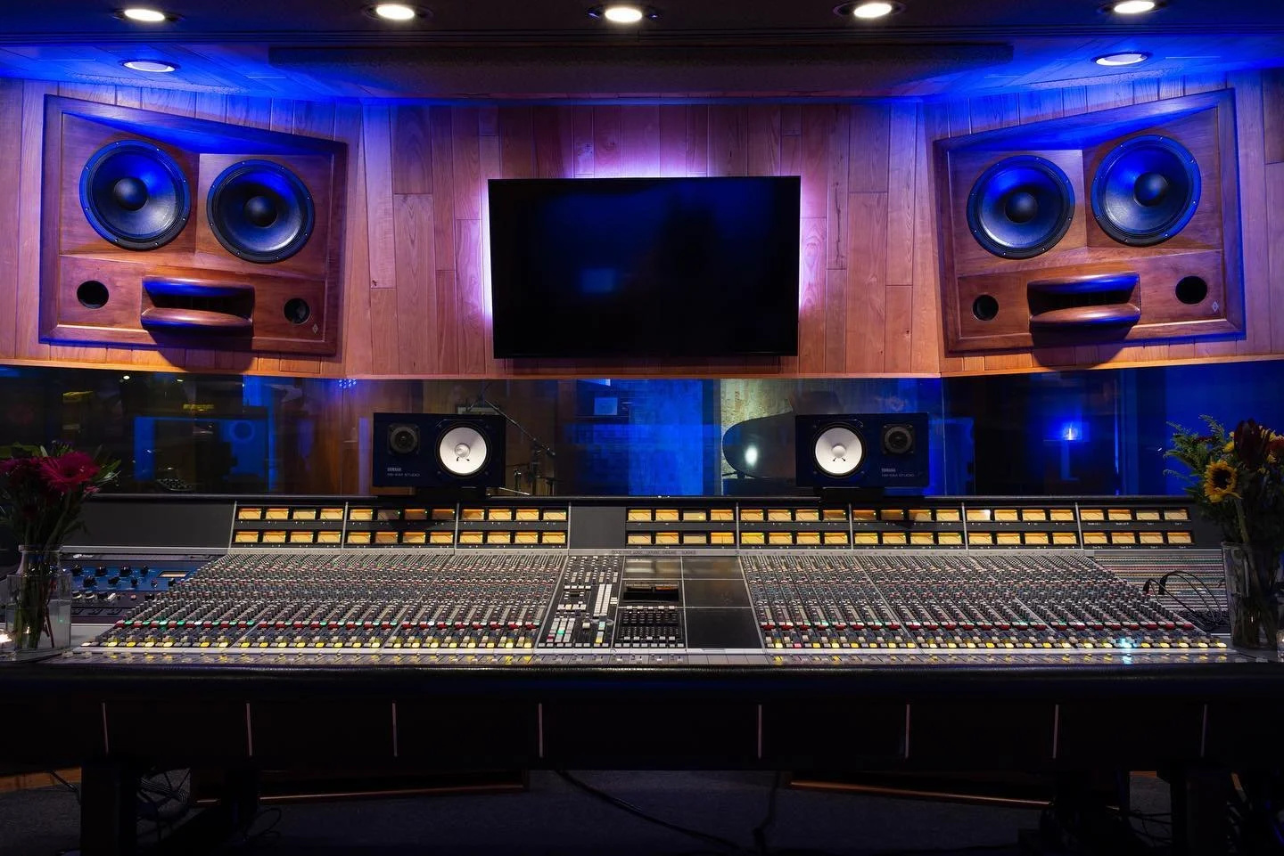 Finally back open with our new SSL 4048 e/g!  One of the greatest mixing consoles ever made.  This particular console is split with half black E channels and half G channels - a mixers dream.  And as Stephen Roach says &ldquo;it&rsquo;s a statement o