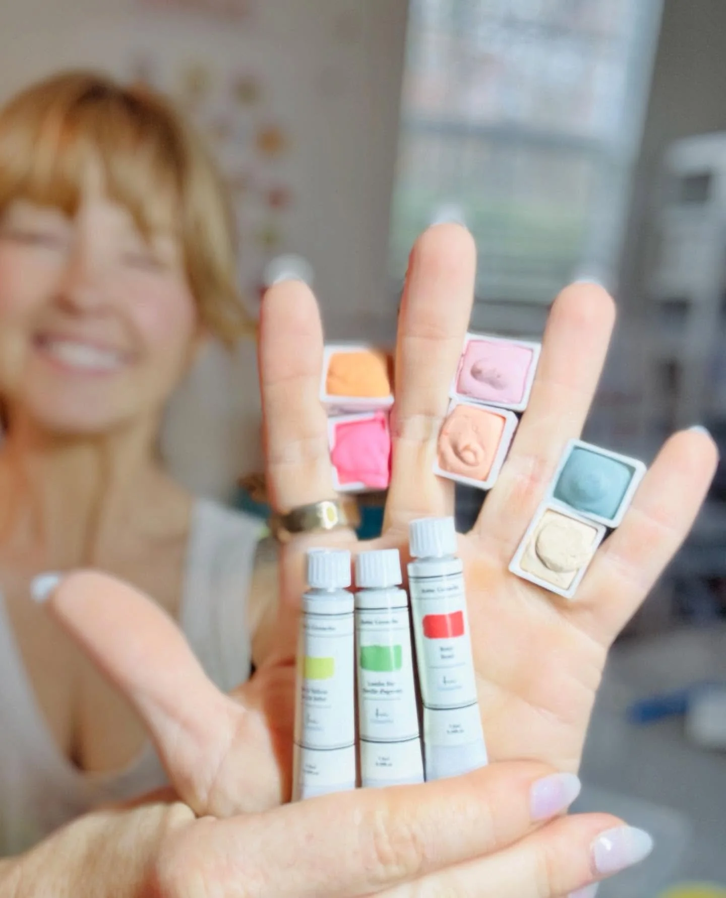 Treatsies 🧁 new pretty colors I gifted myself 🧡 
Gorgeous pigments that will (and have this week) be used in all the new designs I&rsquo;ll be painting for @marygold.tales in January during my artist residency at @souwester 🌊

Spring is going to b