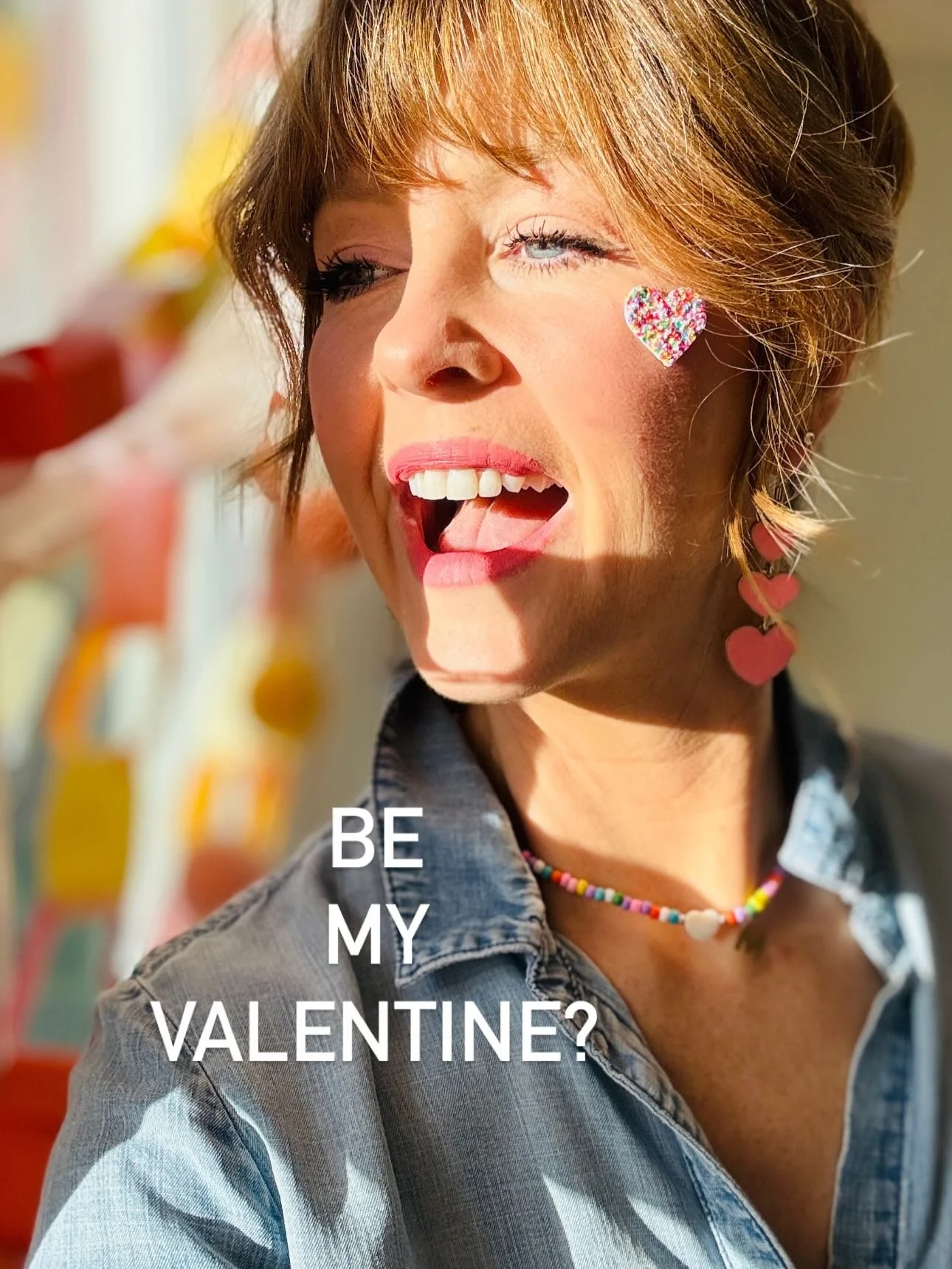 🧡 I love LOVE ❤️ alllllll the lovey dovey ooooweee gooey sappy things about love. 

🤤 Literally, I melt just thinking about the pitter pat of heart palpitations when the sweet adrenaline of love hits you, ahhhhhhh 🥰

And little notes with words of