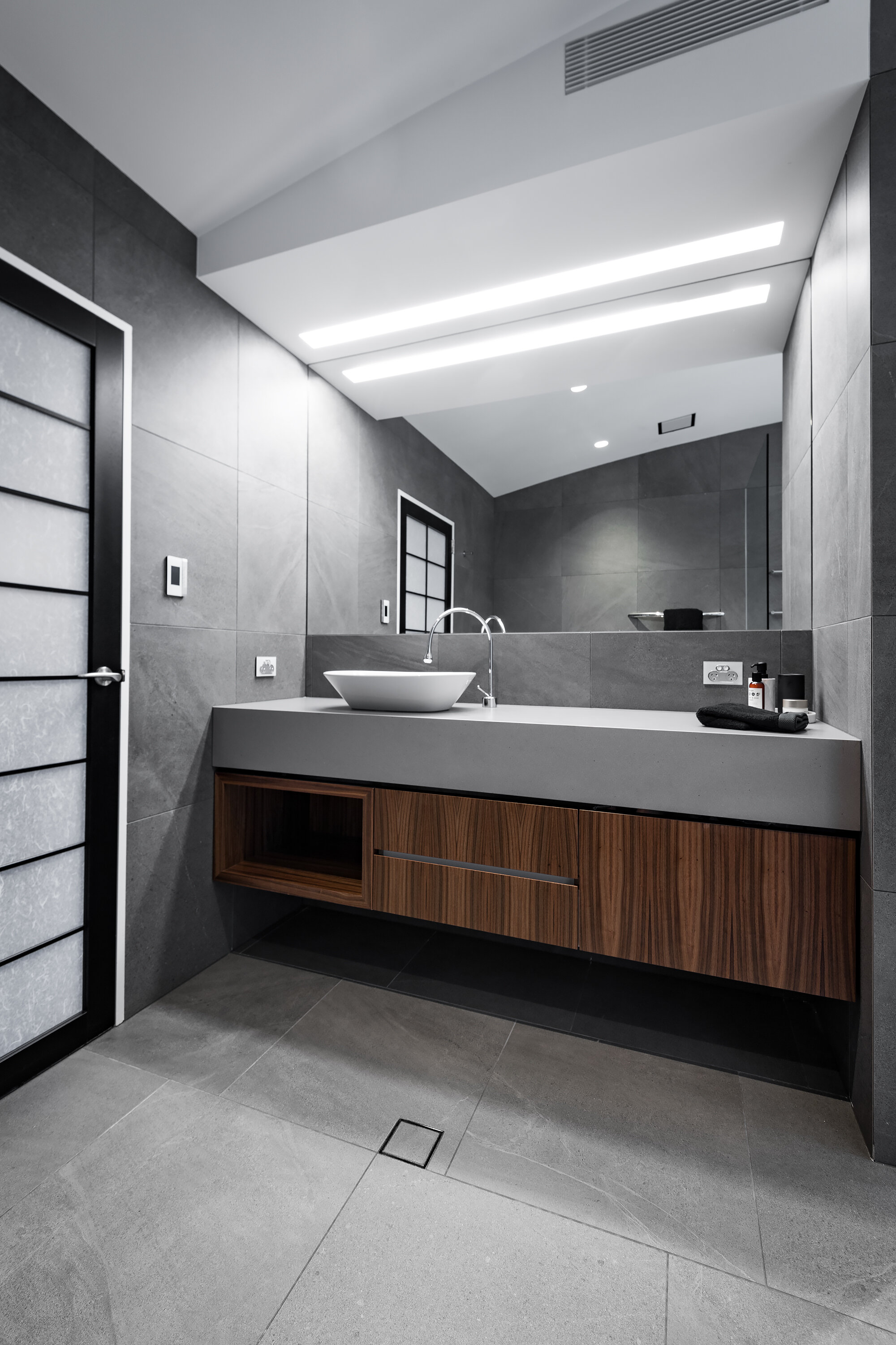 Master Ensuite - Kerry.jpg