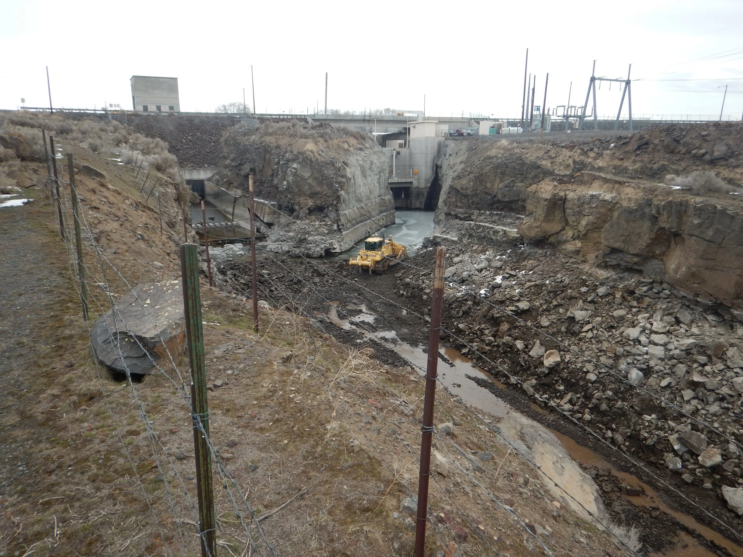 Access and floor work being completed at the Potholes East Canal headworks 