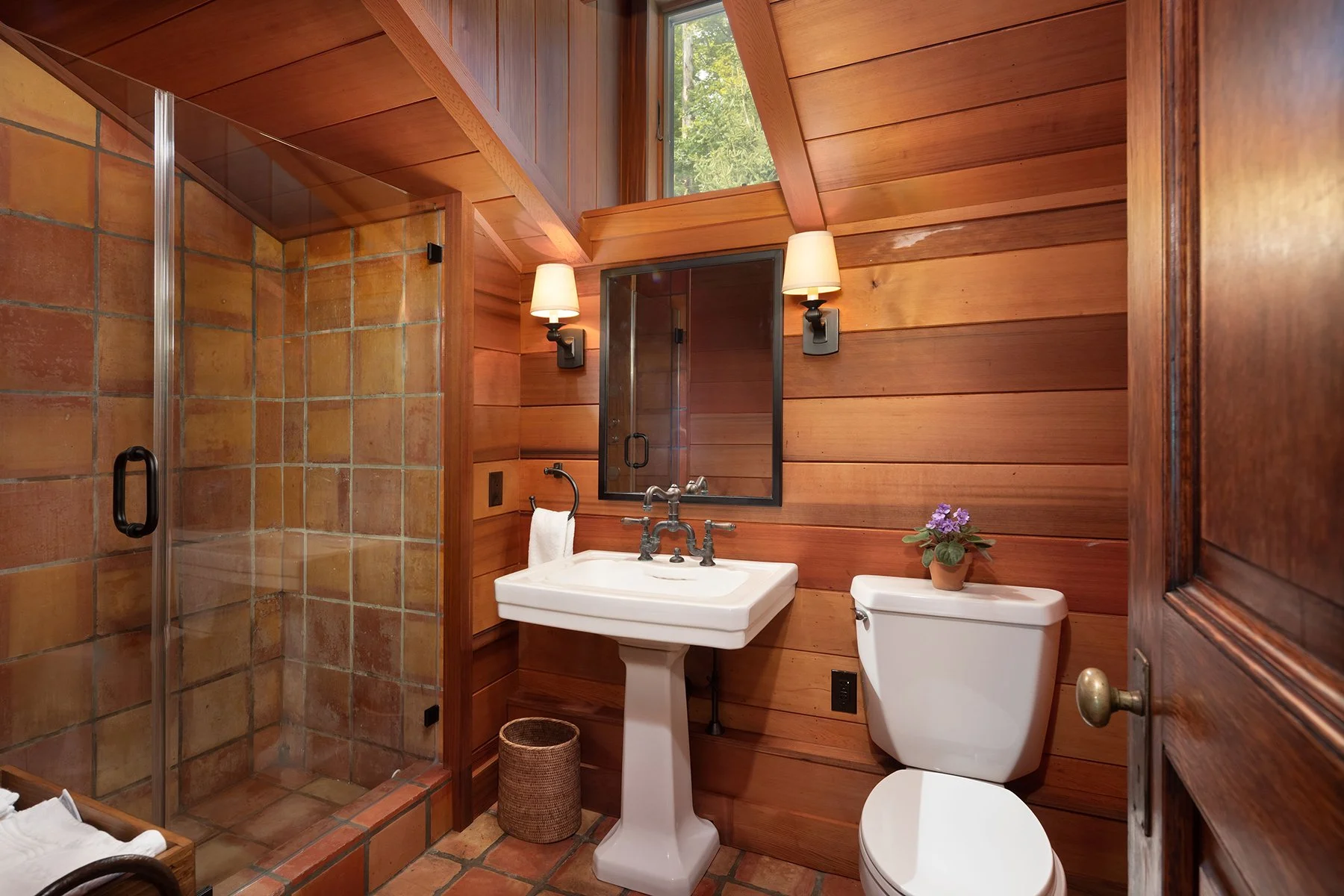 16.Full bathroom.jpg