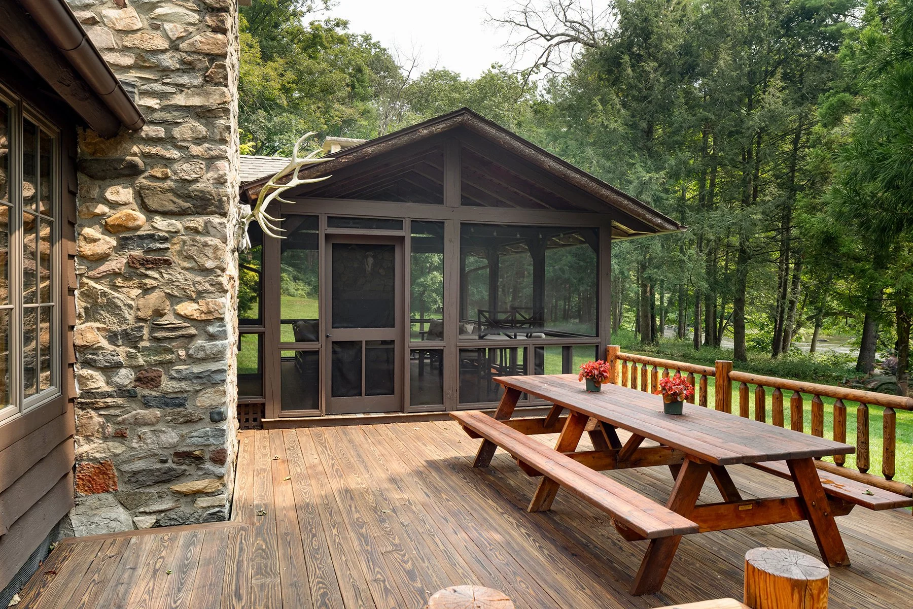 14.Open porch and screened in porch.jpg