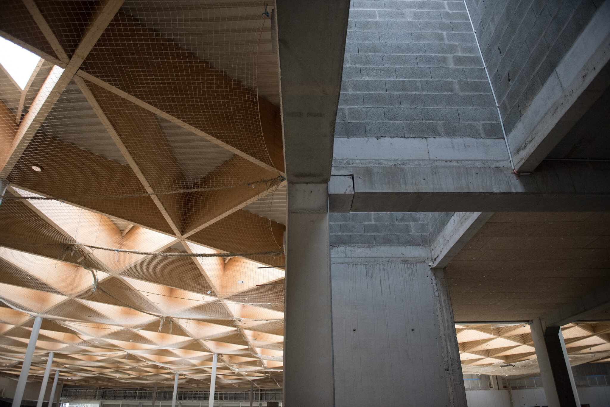    Nouveau/new MIN de Nantes pour Eiffage construction    Roof details. Inside MIN 