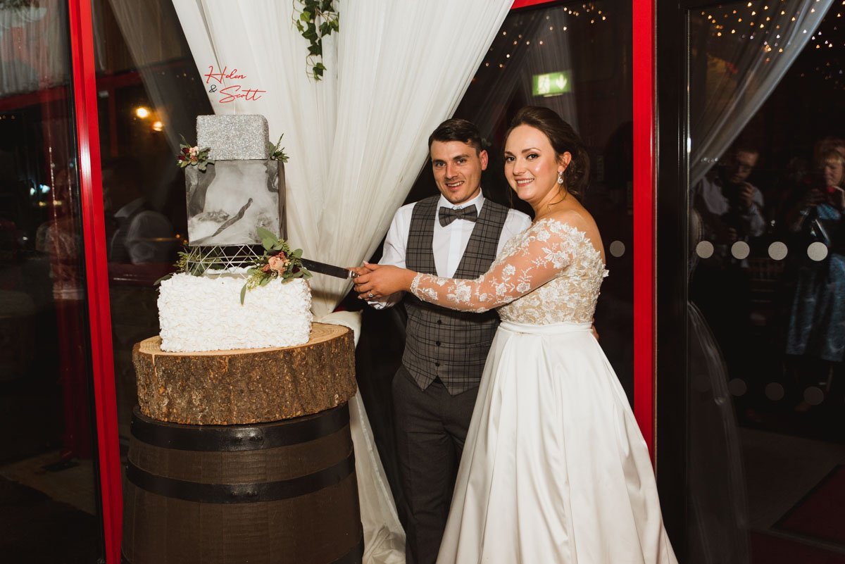  bride and groom cutting cake by kosalisa cakes 