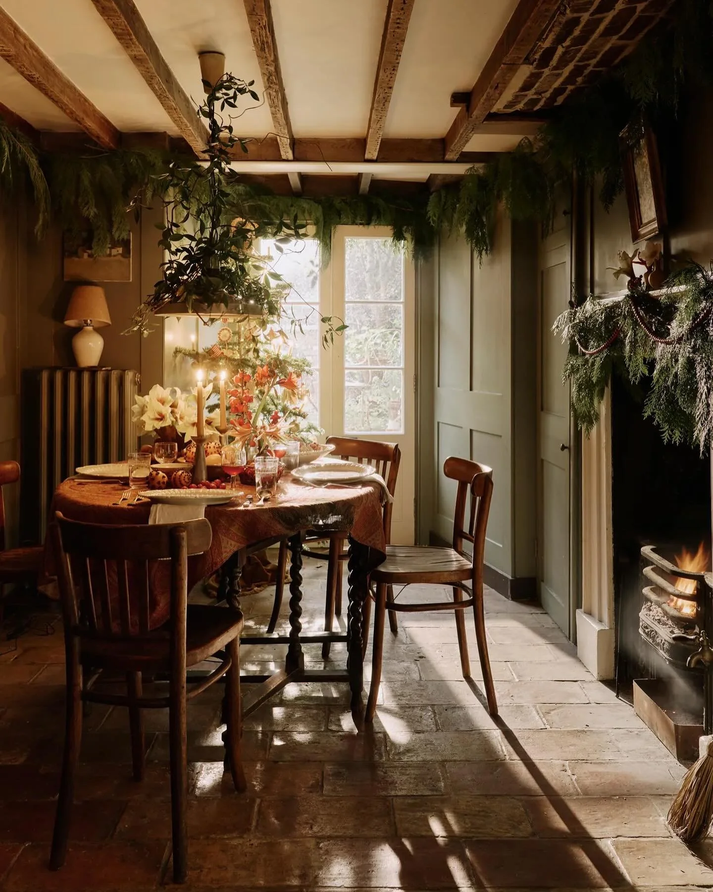 What a Christmas table! The beautiful East London home of @amy_merrick for @houseandgardenuk  Location editor @elizabethjmetcalfe