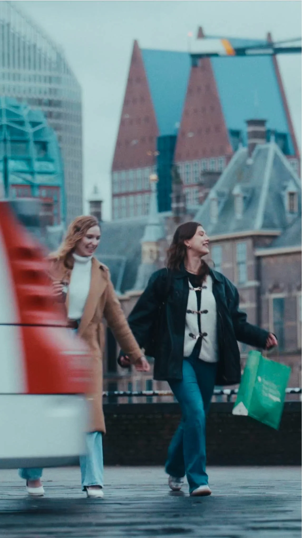 _0015_THIS Campagnefilm Haagse sjaal.jpg